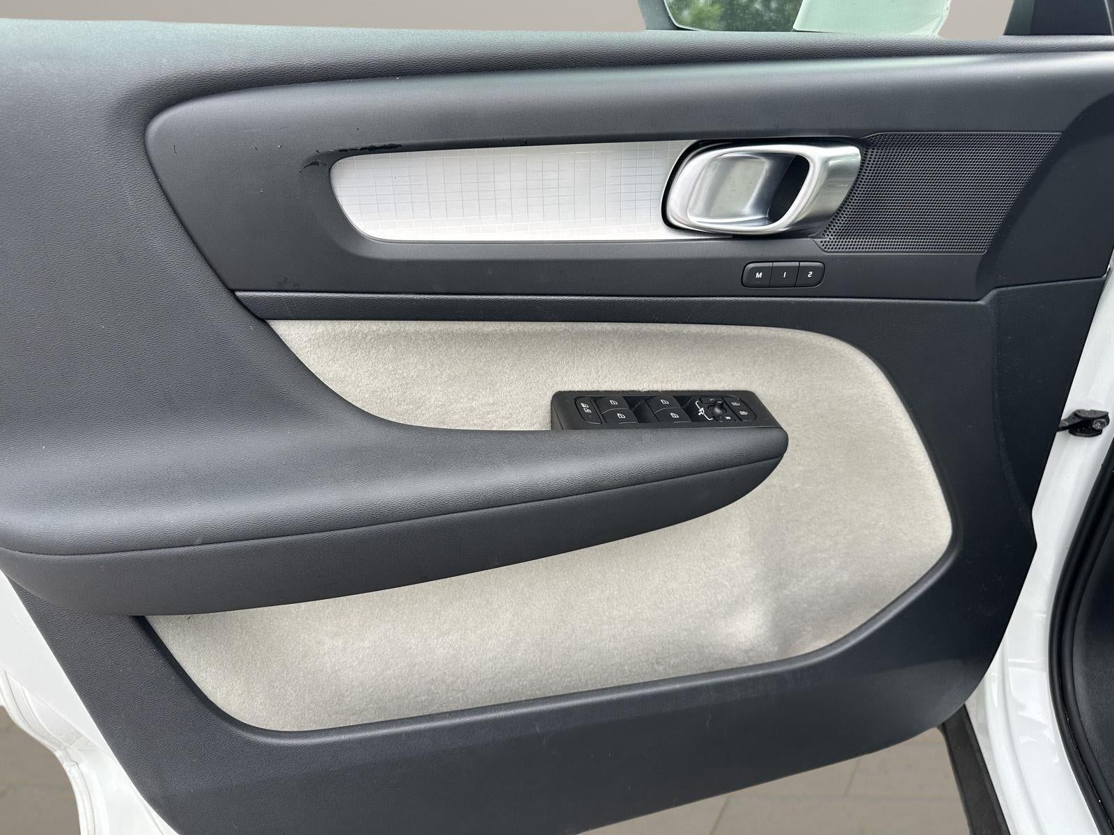 2021 Volvo XC40 T5 Momentum