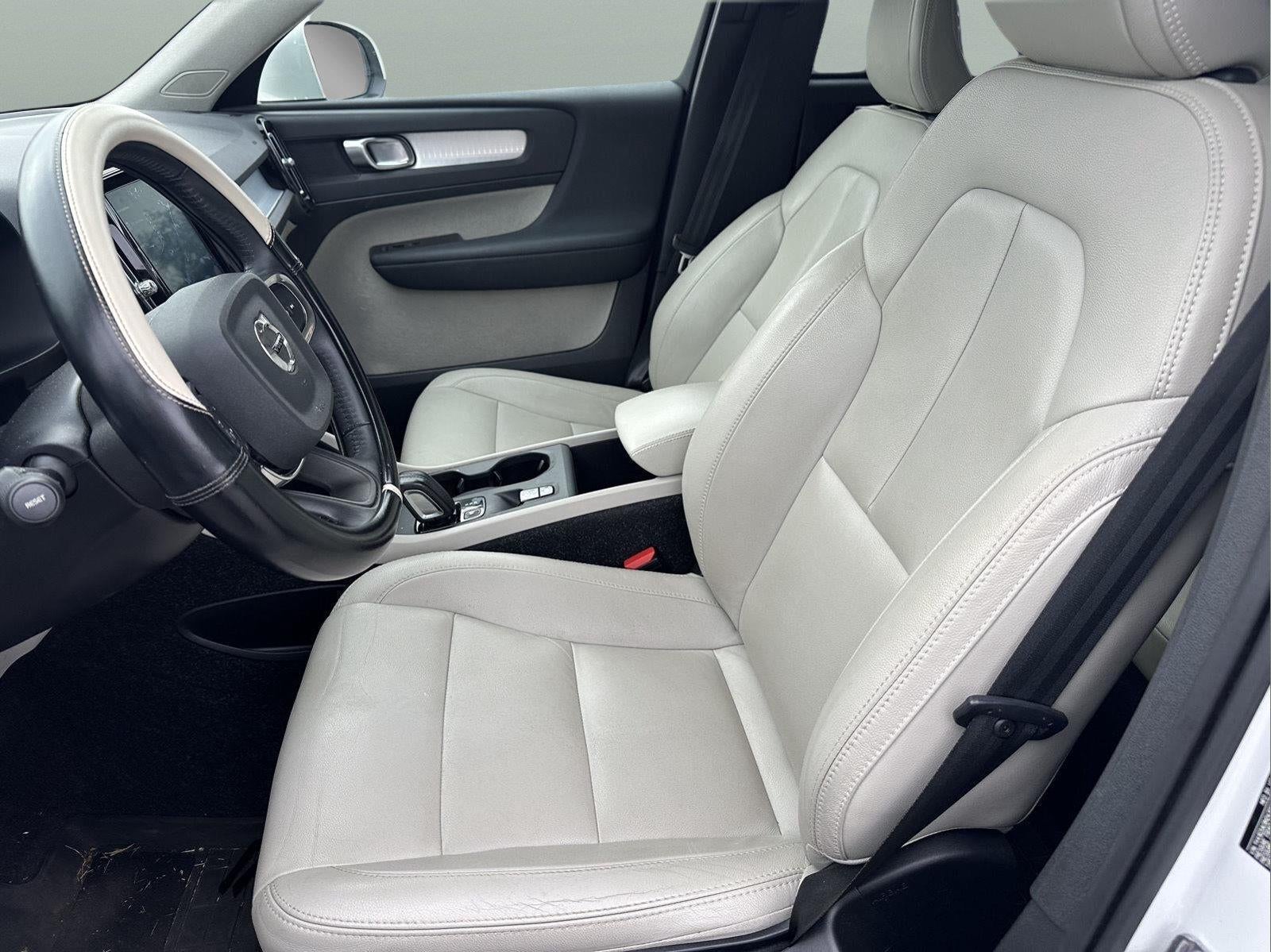 2021 Volvo XC40 T5 Momentum