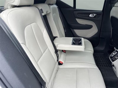 2021 Volvo XC40 T5 Momentum