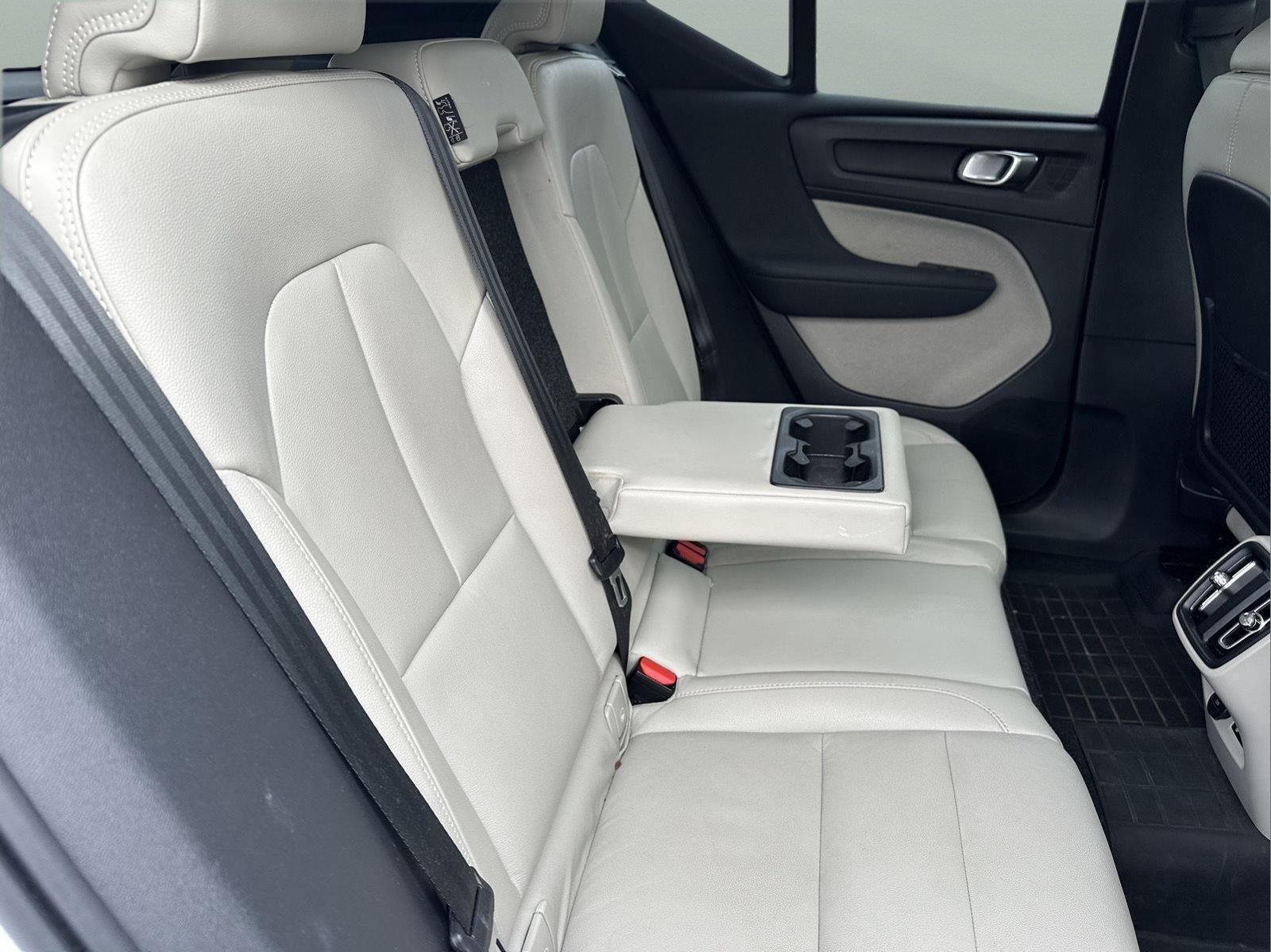 2021 Volvo XC40 T5 Momentum