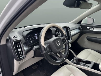 2021 Volvo XC40 T5 Momentum