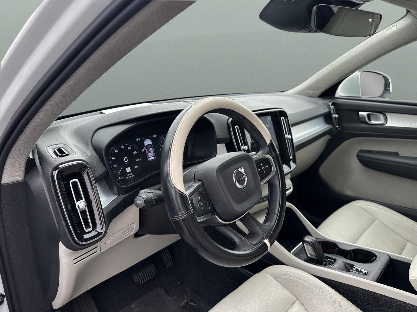 2021 Volvo XC40 T5 Momentum