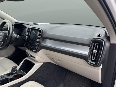 2021 Volvo XC40 T5 Momentum