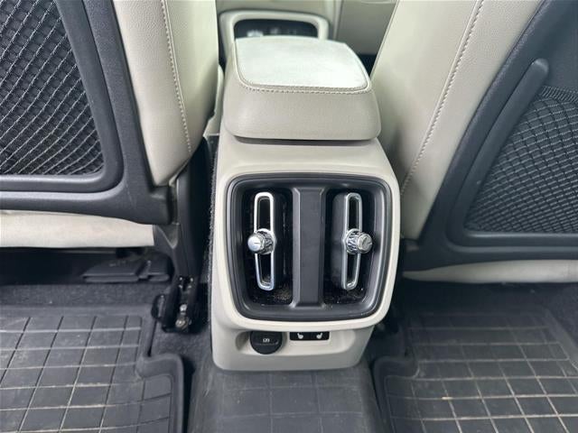 2021 Volvo XC40 T5 Momentum