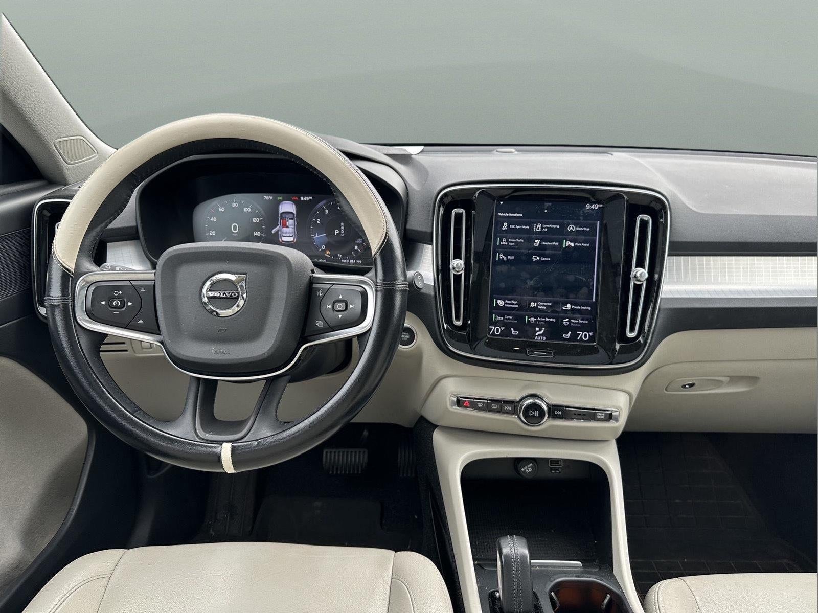 2021 Volvo XC40 T5 Momentum