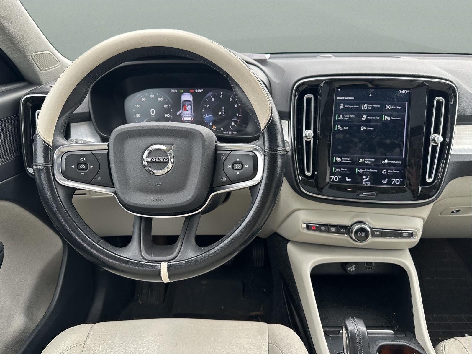 2021 Volvo XC40 T5 Momentum