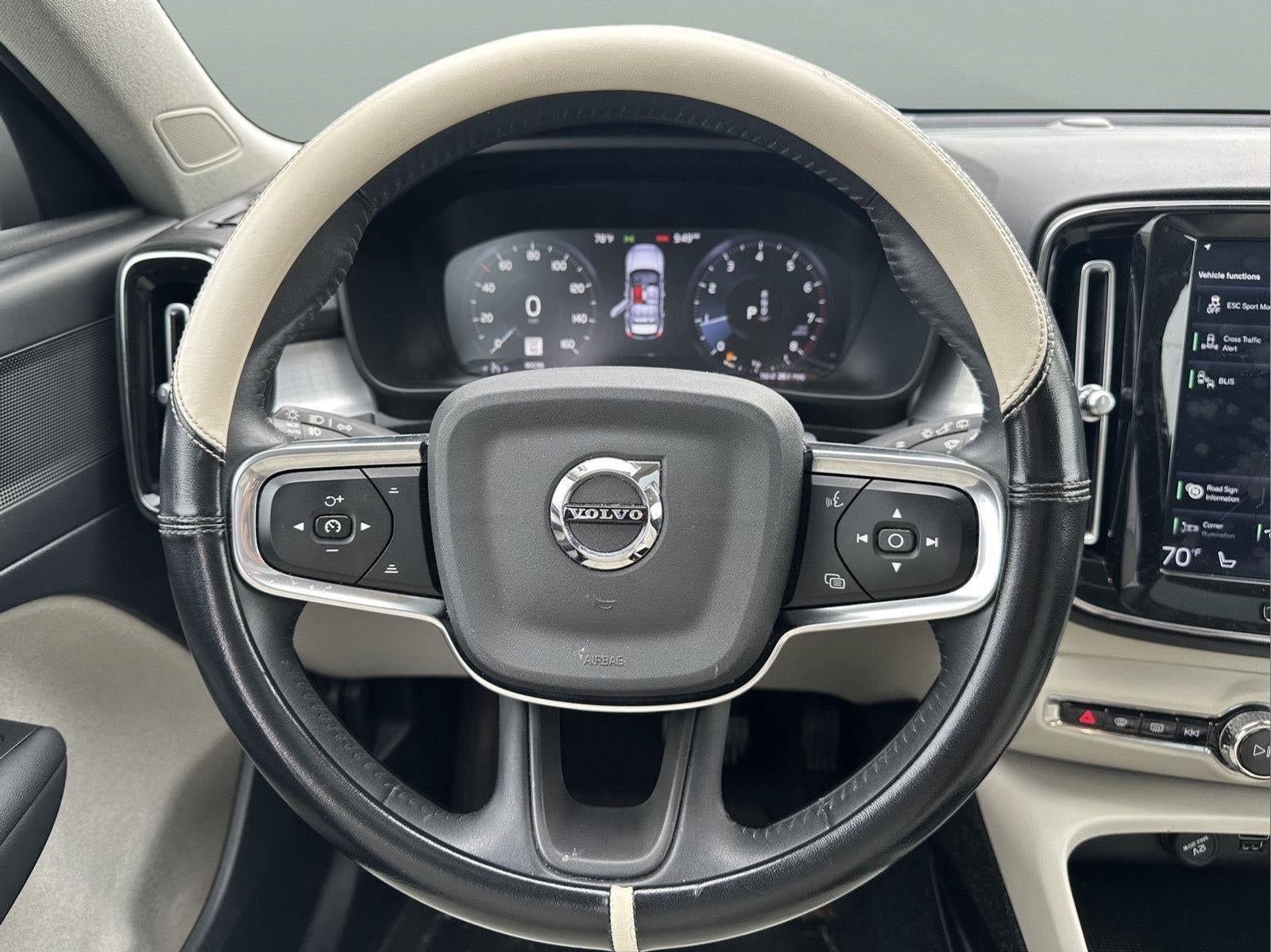 2021 Volvo XC40 T5 Momentum