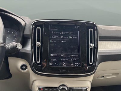 2021 Volvo XC40 T5 Momentum