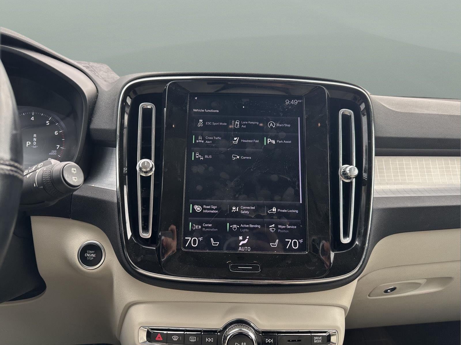 2021 Volvo XC40 T5 Momentum
