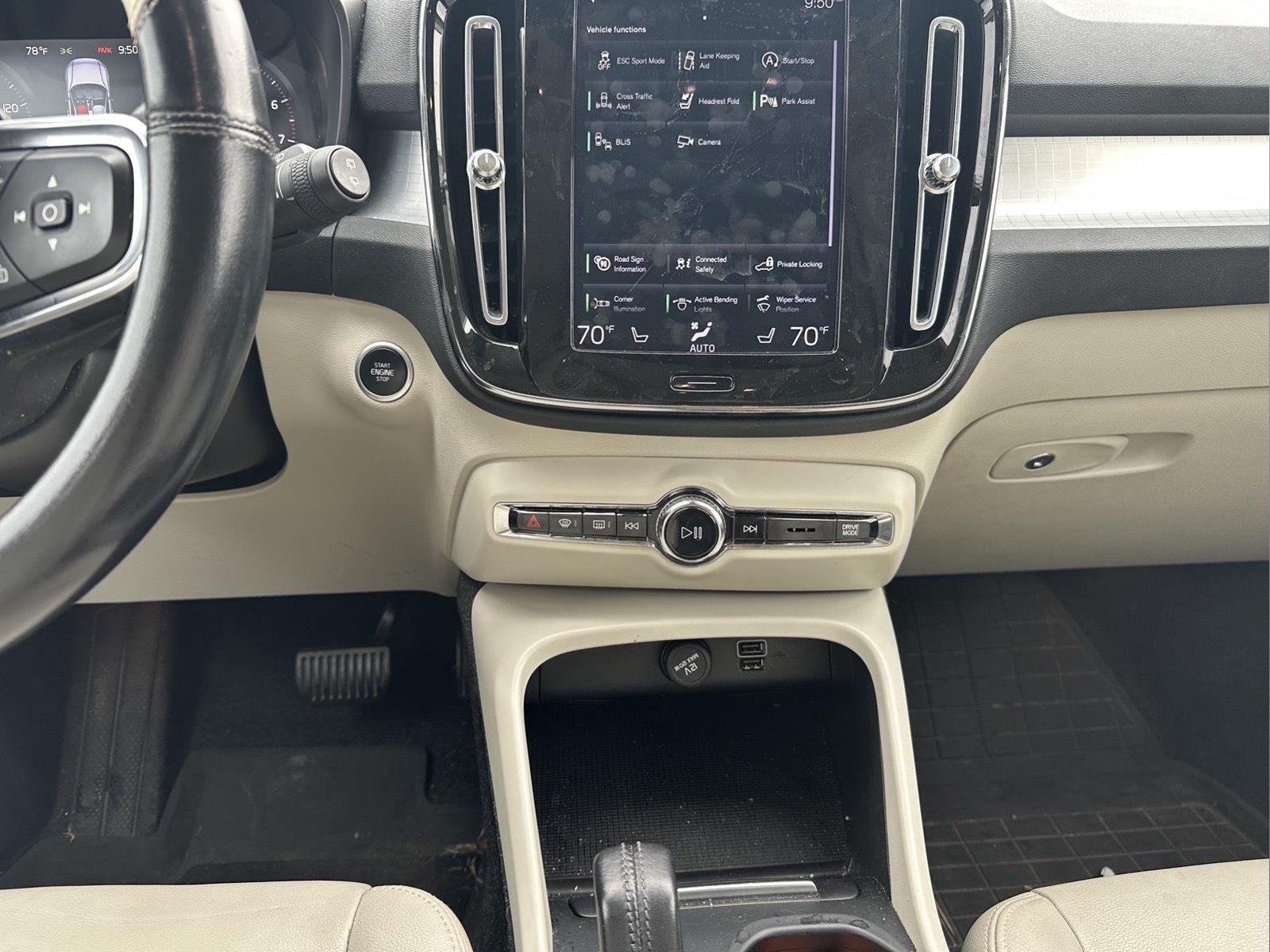 2021 Volvo XC40 T5 Momentum