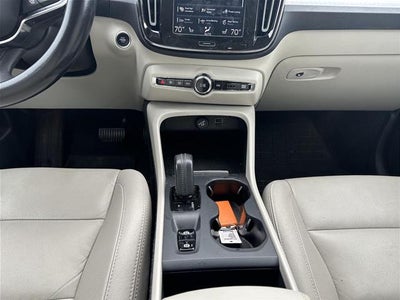 2021 Volvo XC40 T5 Momentum
