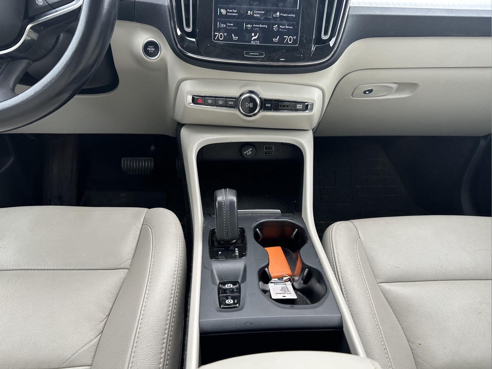 2021 Volvo XC40 T5 Momentum