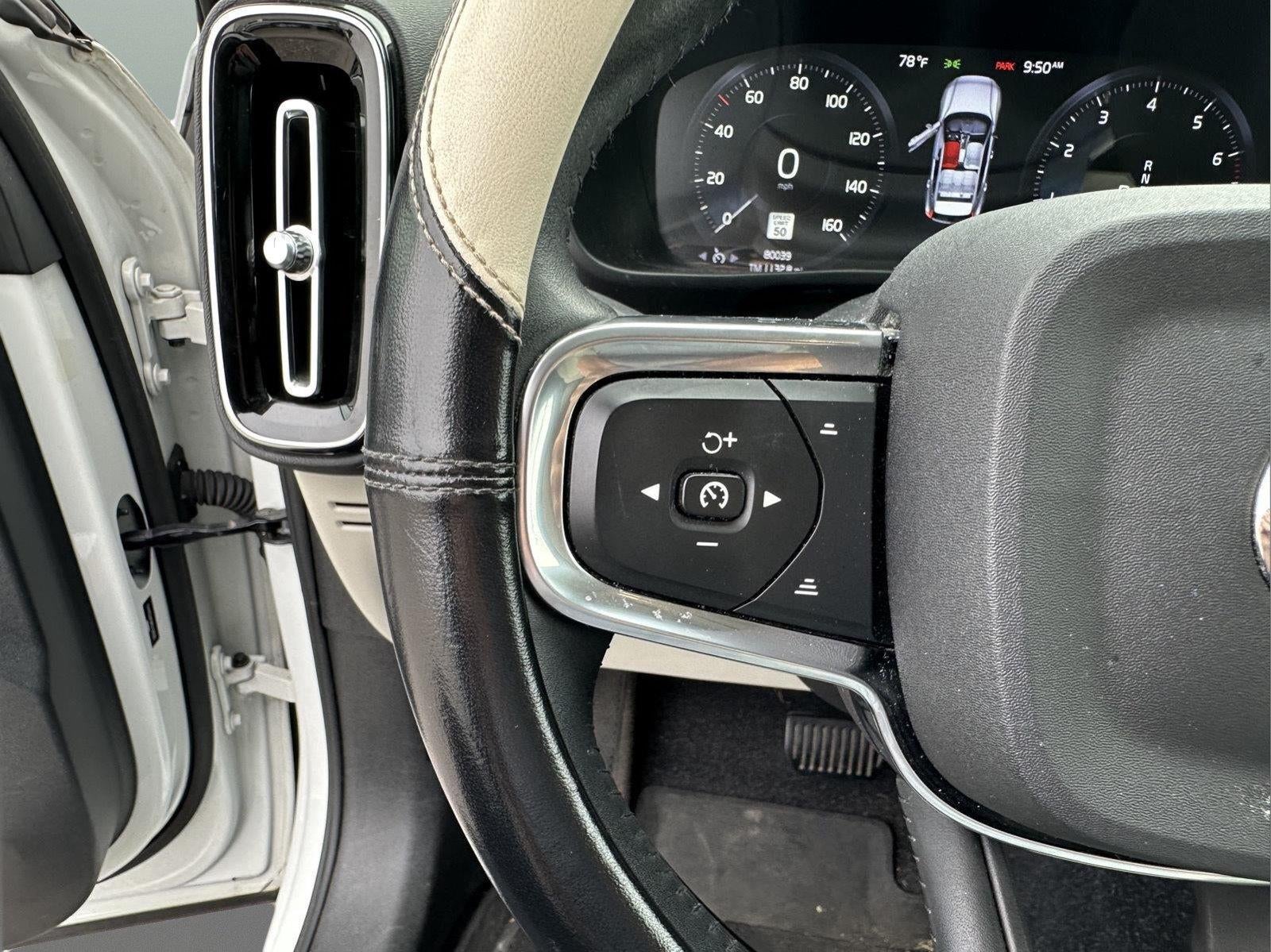 2021 Volvo XC40 T5 Momentum