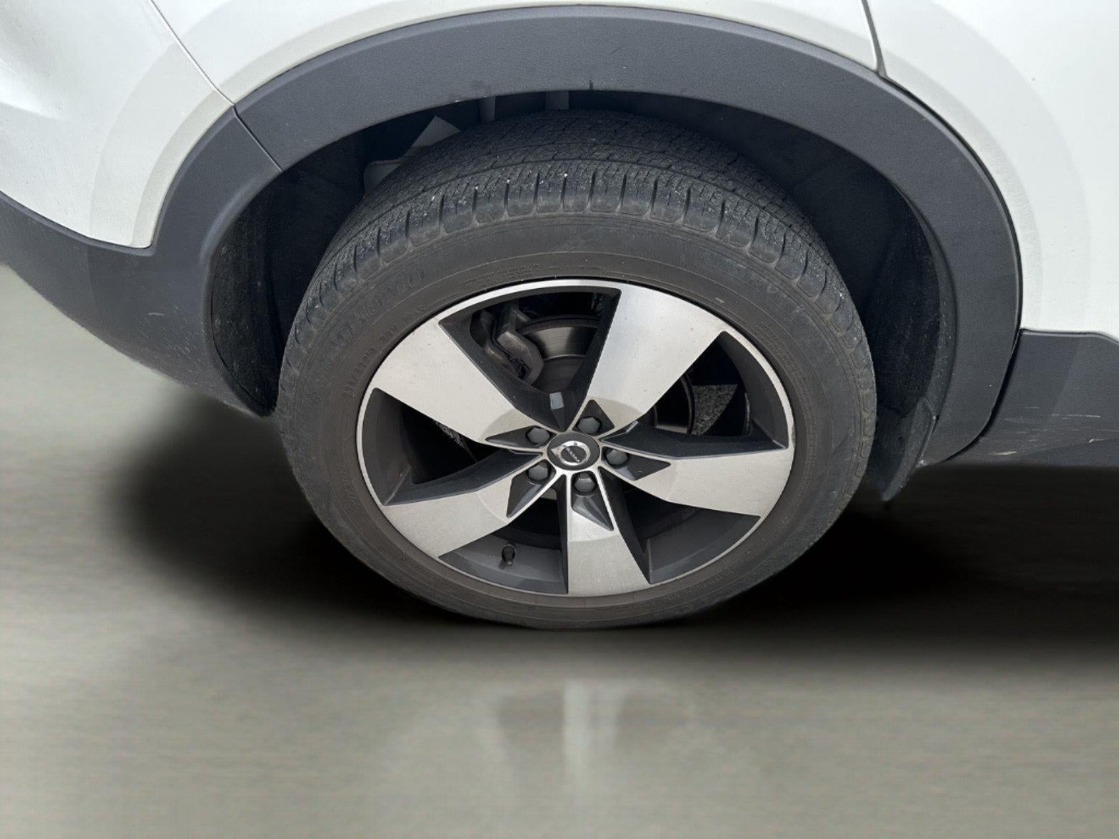 2021 Volvo XC40 T5 Momentum