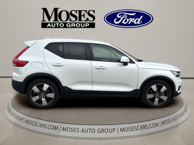 2021 Volvo XC40 T5 Momentum