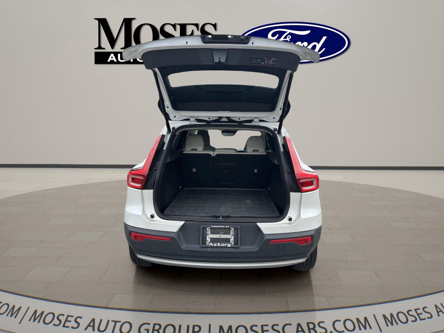 2021 Volvo XC40 T5 Momentum