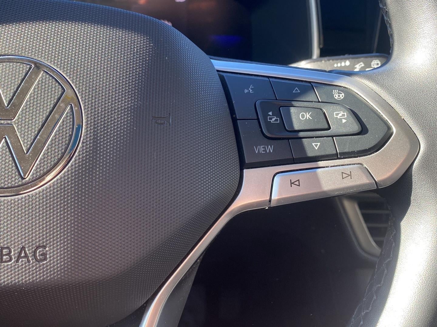 2025 Volkswagen Taos SE Black