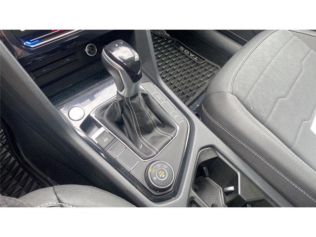 2025 Volkswagen Taos SE Black