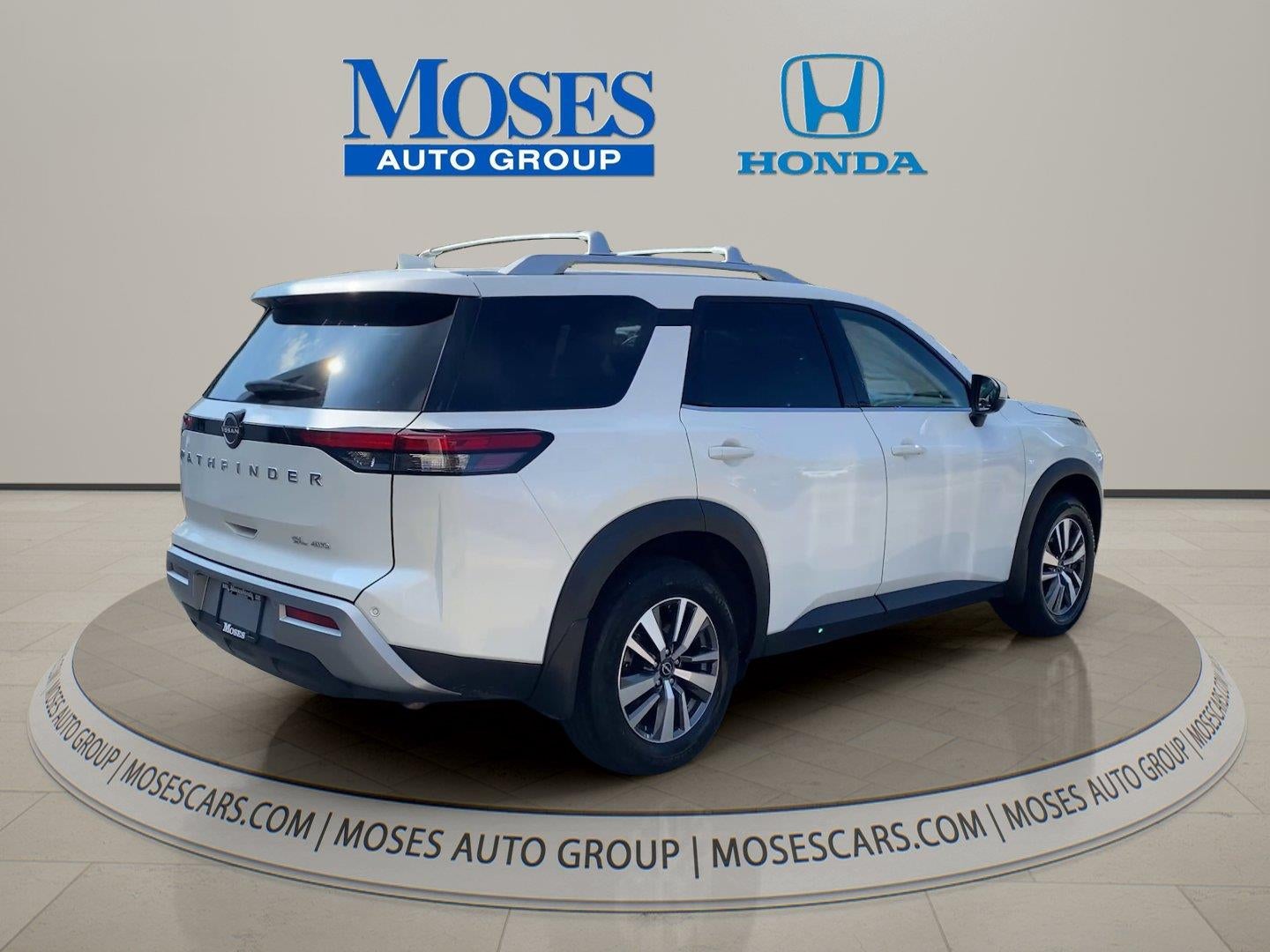 2024 Nissan Pathfinder SL