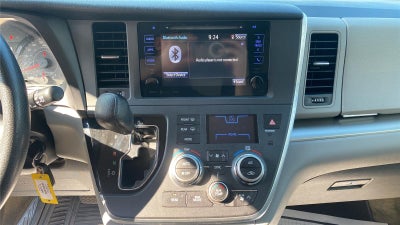 2016 Toyota Sienna LE
