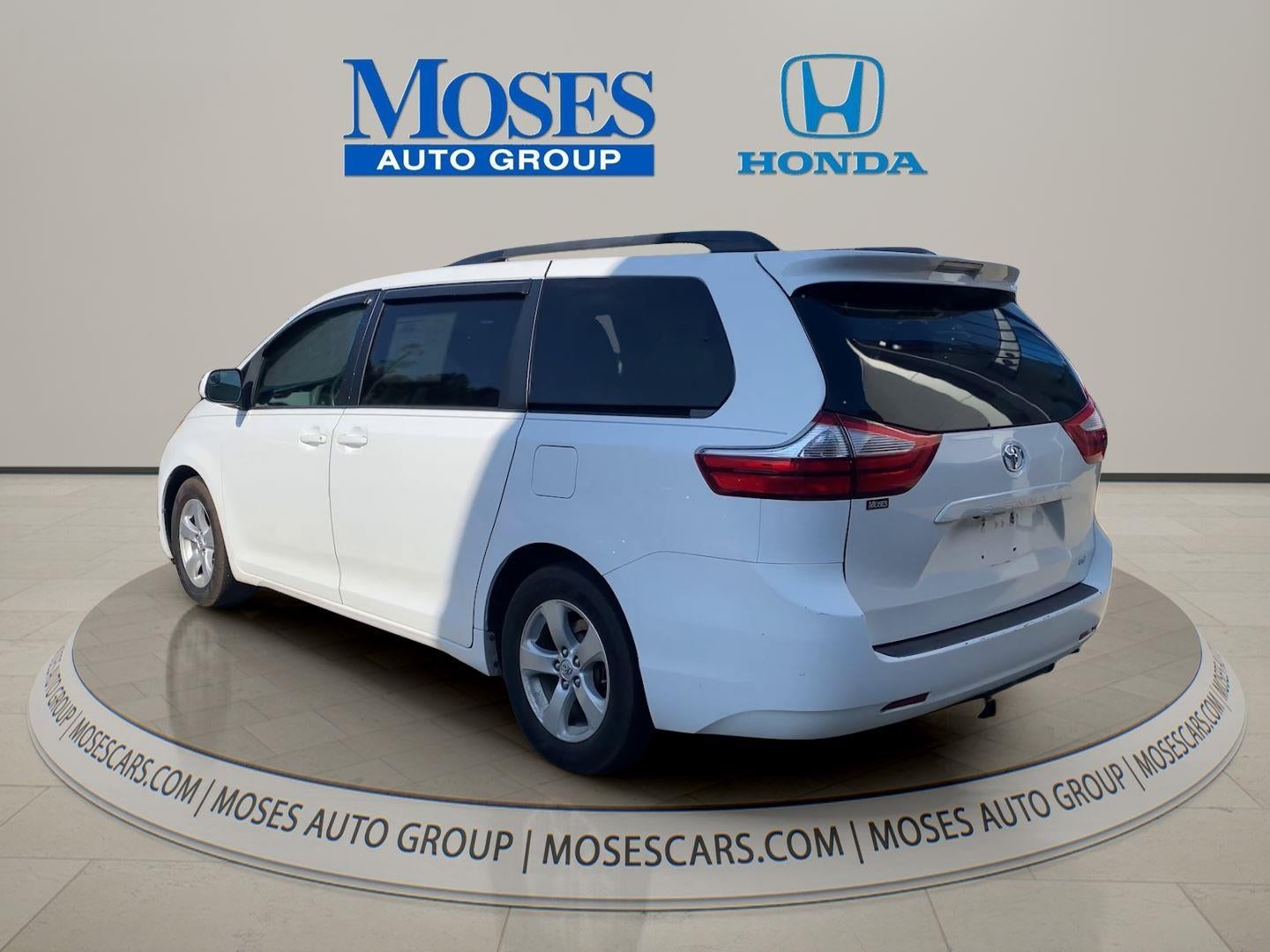 2016 Toyota Sienna LE